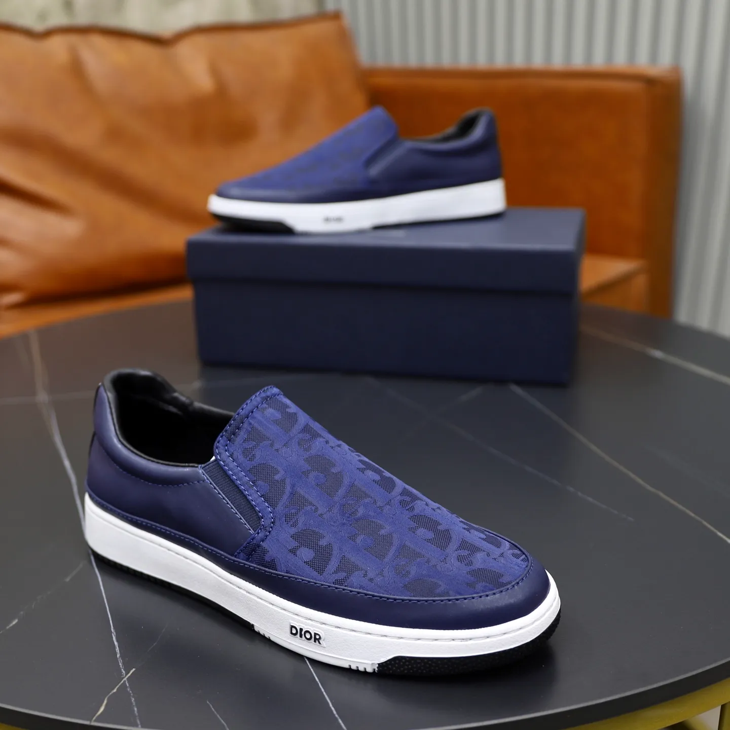 Ex-factory price: 420💰🙅‍♂️🙅‍♂️🙅‍♂️ Brand: Dior DIOR Standard code: 38-44 (45 customized) Grade: Same as the official website Material: Original material splicing Comfortable and breathable lining Lightweight and wear-resistant sports outsole Style category: Men's fashionable casual shoes Running sneakers Distinguished luxury brand elements Top luxury Color: actual picture color